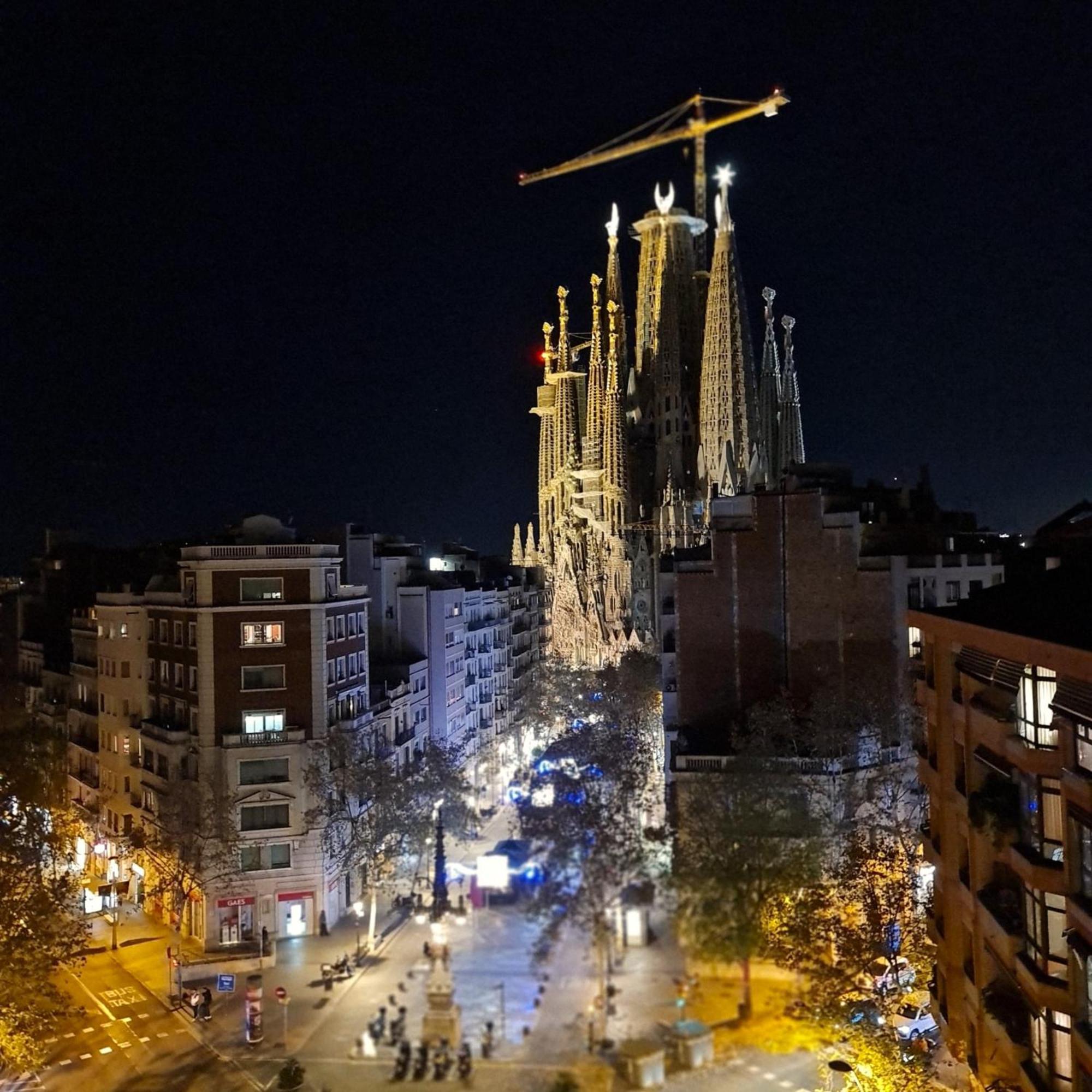 G74 Avenida Gaudi Nice 4 Bedrooms Apartment With Balcony With Views Of The Basilica Sagrada Familia — Fotos 1