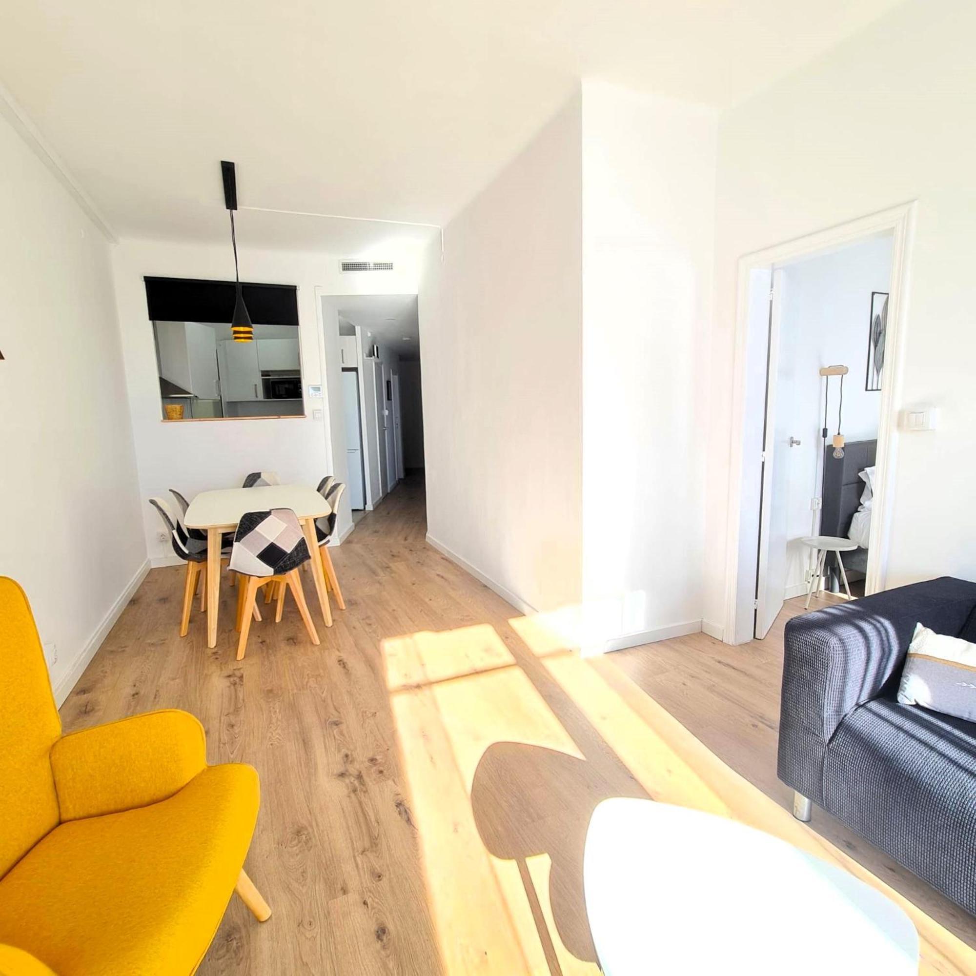 G74 Avenida Gaudi Nice 4 Bedrooms Apartment With Balcony With Views Of The Basilica Sagrada Familia — Fotos 2
