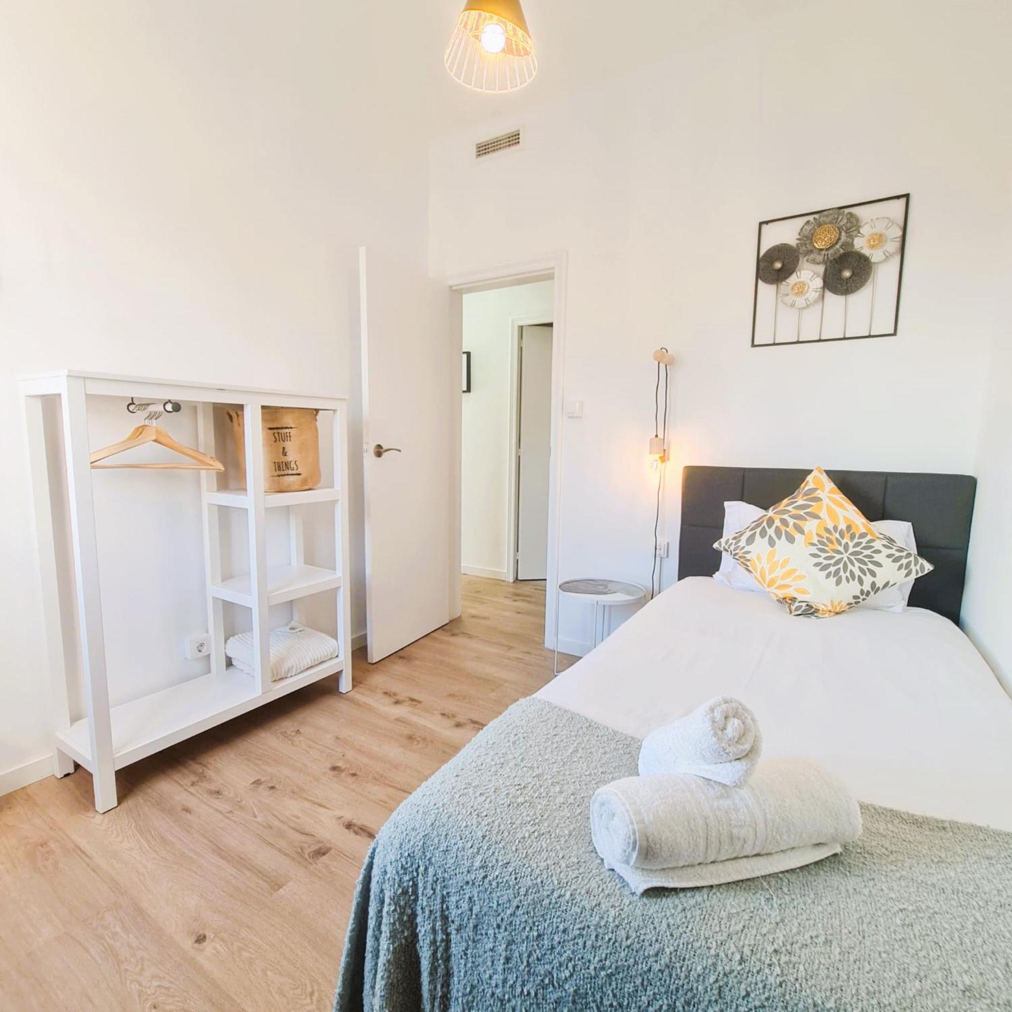 G74 Avenida Gaudi Nice 4 Bedrooms Apartment With Balcony With Views Of The Basilica Sagrada Familia — Fotos 3